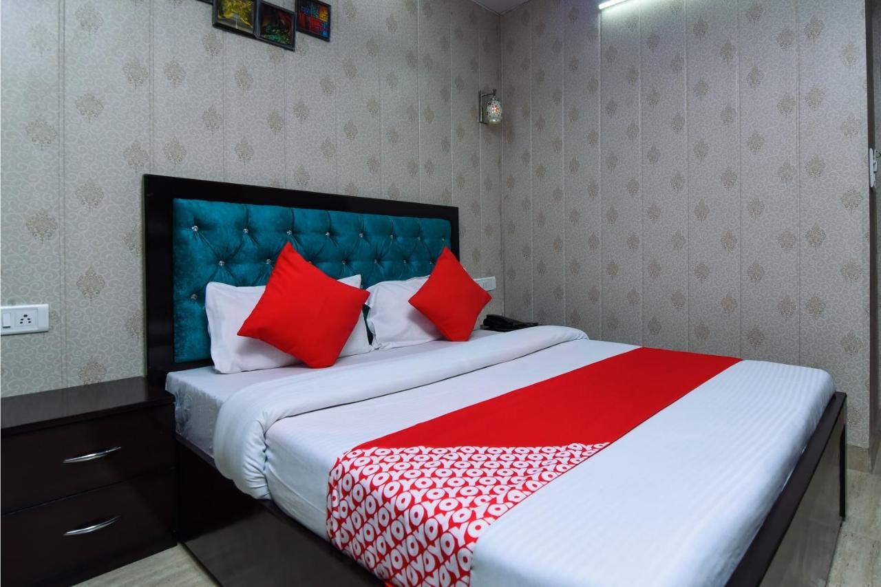 Hotel Oyo 22691 Royale Park