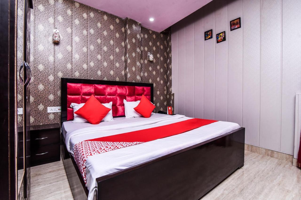 Hotel Oyo 22691 Royale Park