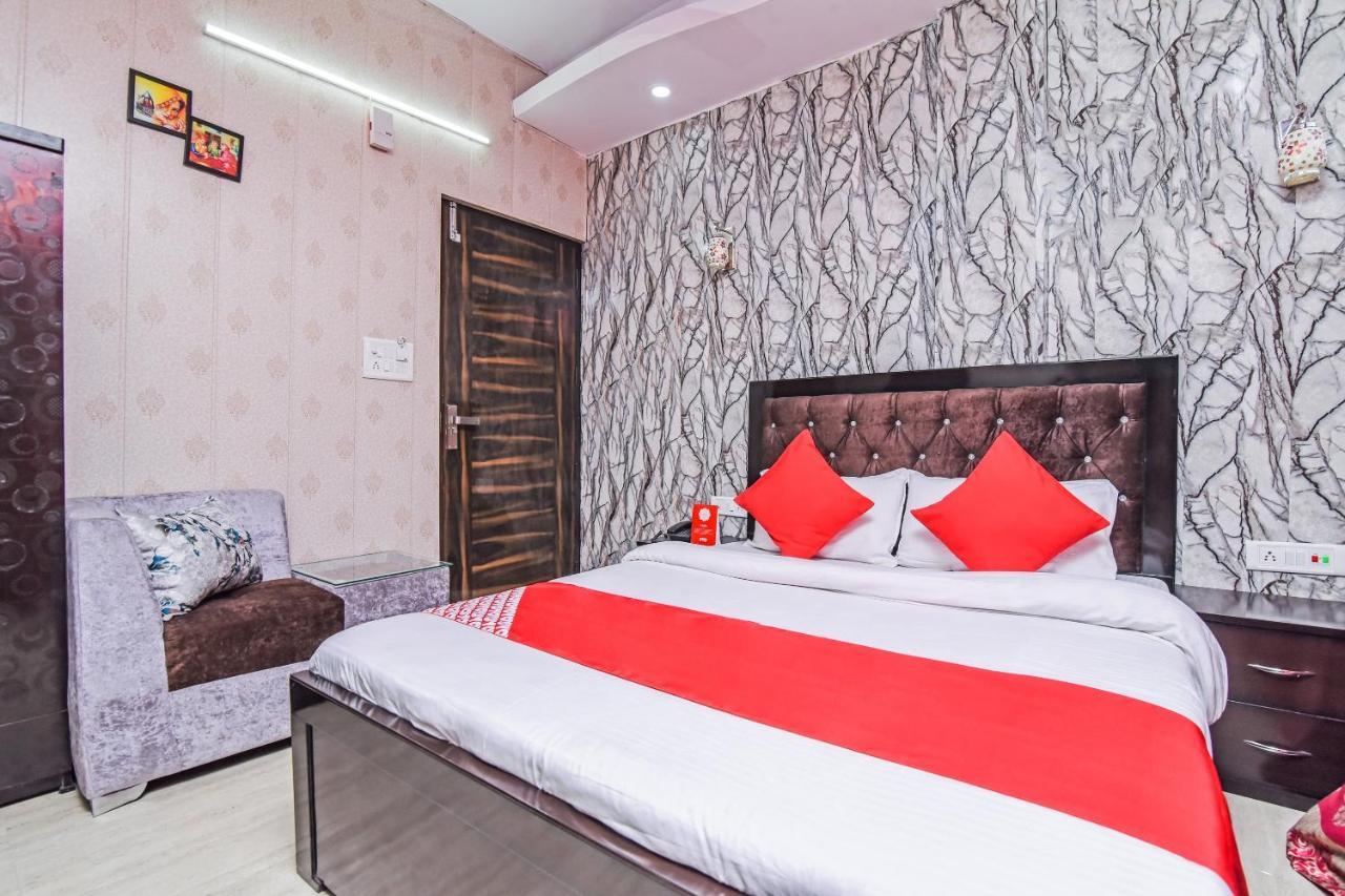 Oyo 22691 Royale Park Hotel 3*